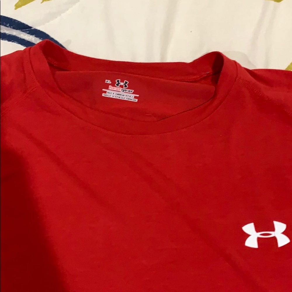 Red under Armour xl heat gear short sleeve